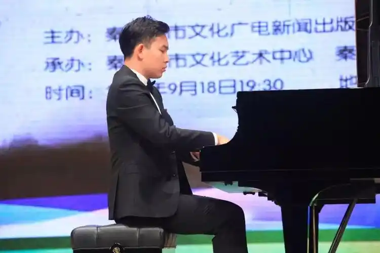 青年钢琴演奏家 于泊洋特邀主持人:于镐南助演嘉宾"乐影弦情"胡琴重奏