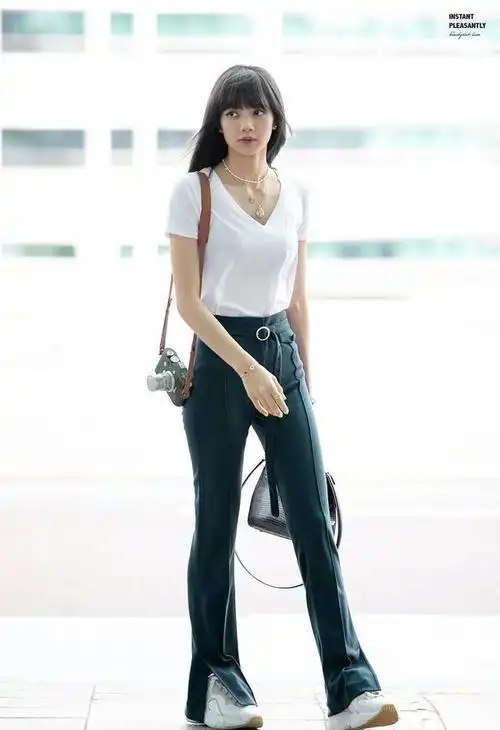 lisa的私服穿搭!帅气性感可爱风格于一体,全身上下都充满魅力!