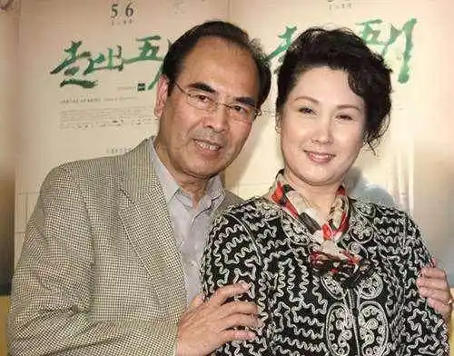 勾峰本名勾纯沅,毕业于台湾国立艺专音乐科,1969年,参加台视节目五灯