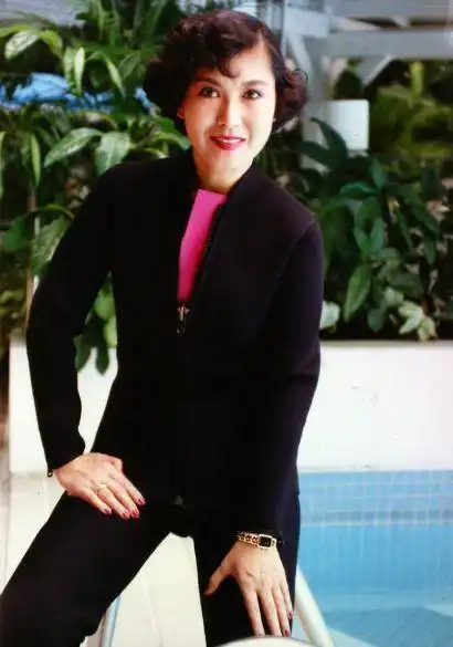 离婚2次,抗癌5年,女儿憎恨,"香港公主"李司棋的人生太飒爽了