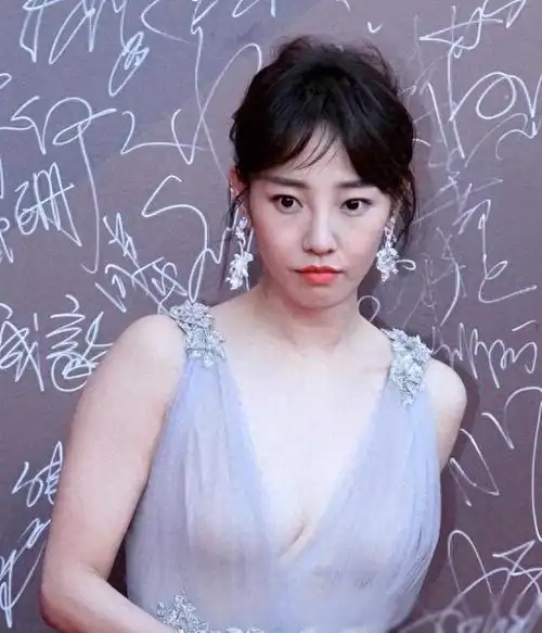 白百何再掀波澜!新曝猛料胜过当年一指弹!粉丝:真是少见多怪!