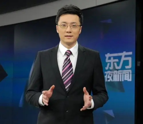东方卫视主持人于飞主持图片