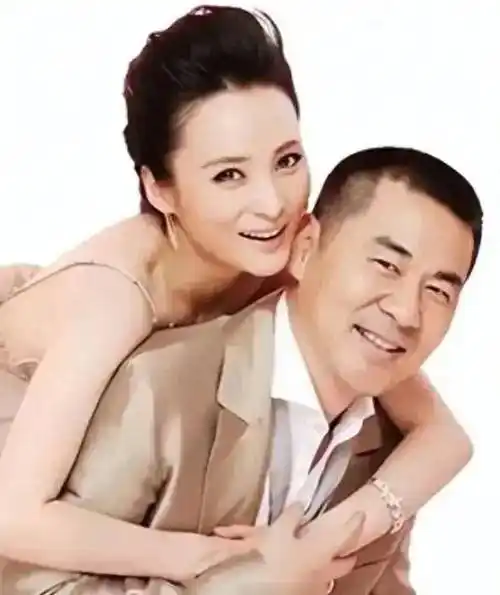 陈建斌领奖台秀浪漫诗才蒋勤勤泪目模范老公如何炼成