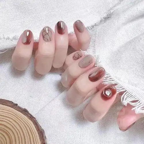 好看的秋季美甲款式显白短款(高级显手白的美甲款式合集二)(13)