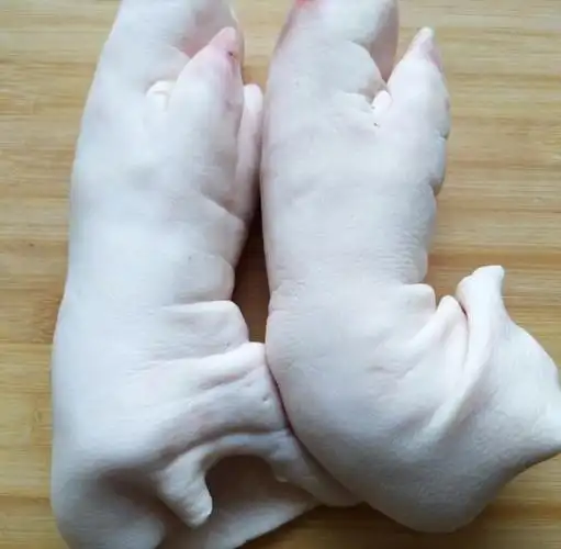 猪蹄配上花生米一炖软烂入味超级下饭