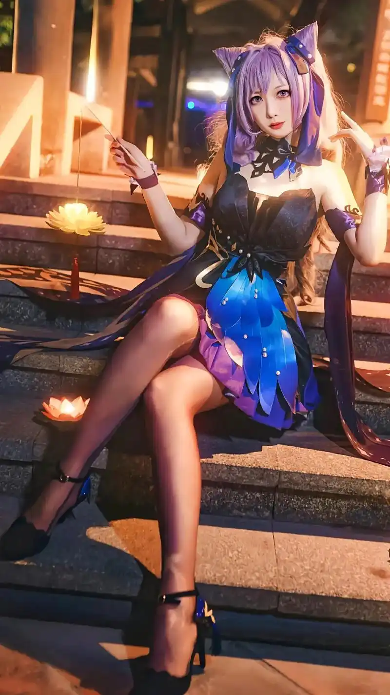 昏黄的灯光慵懒了这片公园,她的浅笑兮盼 - 抖音