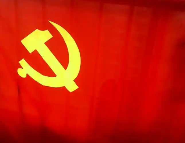 共同组织红色一日游革命传统教育让党旗飘扬我们铭纪先烈使生活更美好