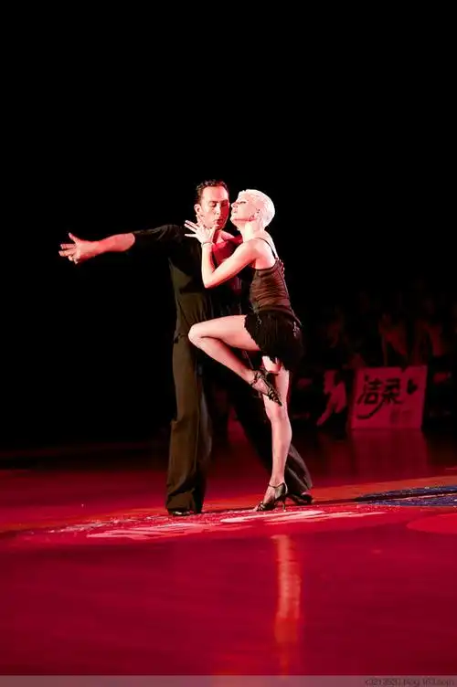 黑池职业组拉丁舞比赛 - 妮嗳 - 妮嗳 )聆听ㄣ心跳的旋律ㄟ