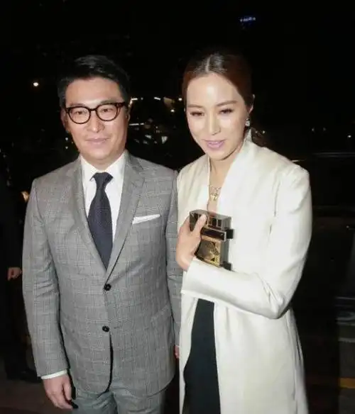 徐子淇面相好到绝(徐子淇晒与李家诚夫妻甜蜜合影)