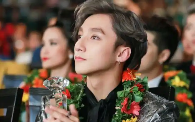 (sontung) 山松mtp 在越南blue wave 幕后