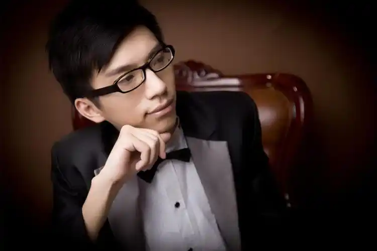 热点新闻 电竞新闻  由中国好声音导演组与中国梦之声的执行团队共同