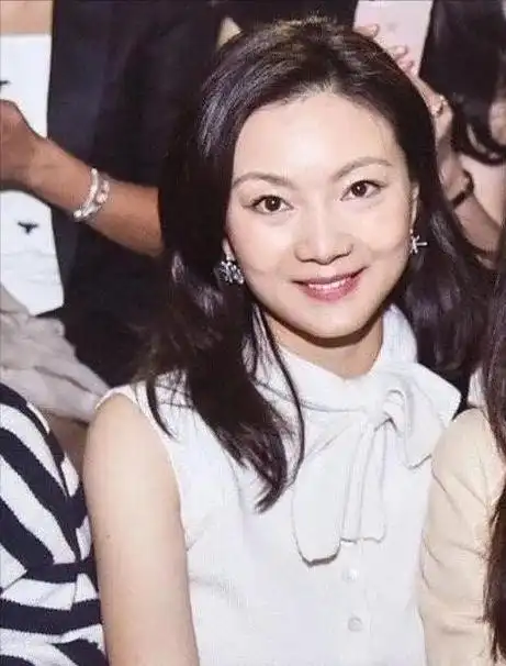 陈婷为张艺谋生3子隐忍13年才领证她远比你想象中更狠