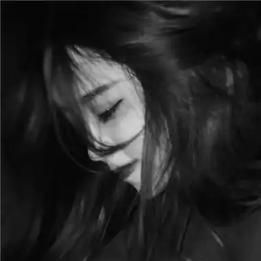 女生霸气高冷的头像眼神中带着伤感