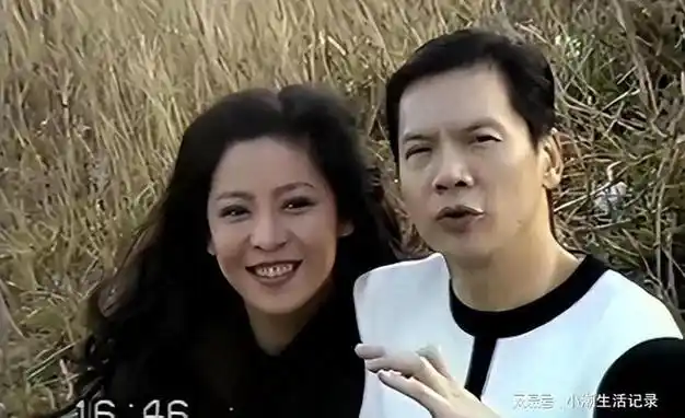 差点被亲妈卖到舞厅,和向华强对上眼,今身价千亿|向太|丁佩|关之琳