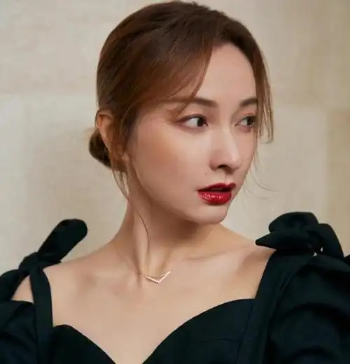 主持人吴昕晒照庆祝40岁生日,状态颜值在线,妥妥的美人胚子