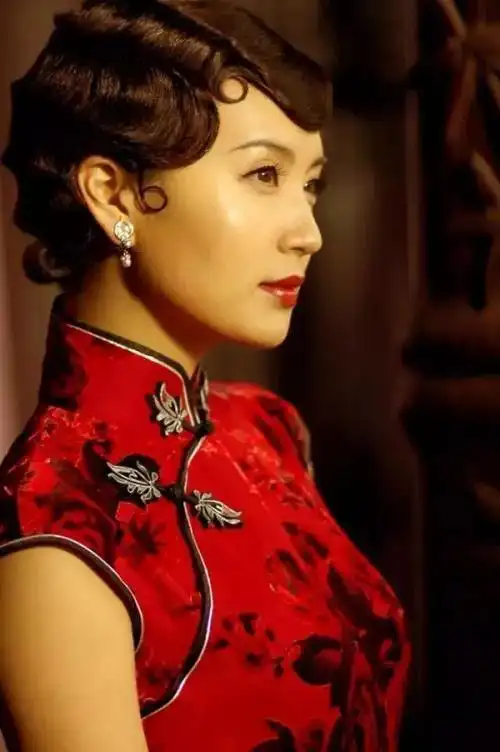 谁说女星穿旗袍美如画?张曼玉,宋轶风华绝代,有两位是例外