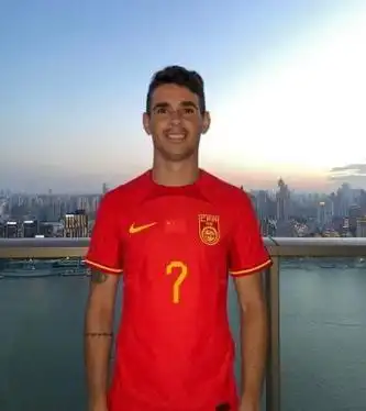 巴西外援奥斯卡身穿国足7号球衣,引中国球迷兴奋热议-腾讯新闻