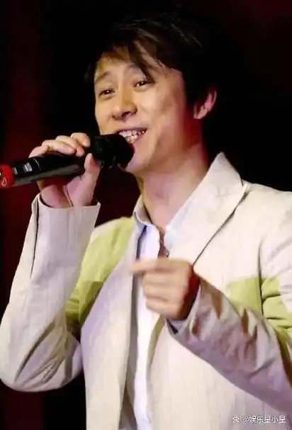 当那英,王菲等歌手前往香港谋求更广阔的发展时,解晓东却偏偏选择了