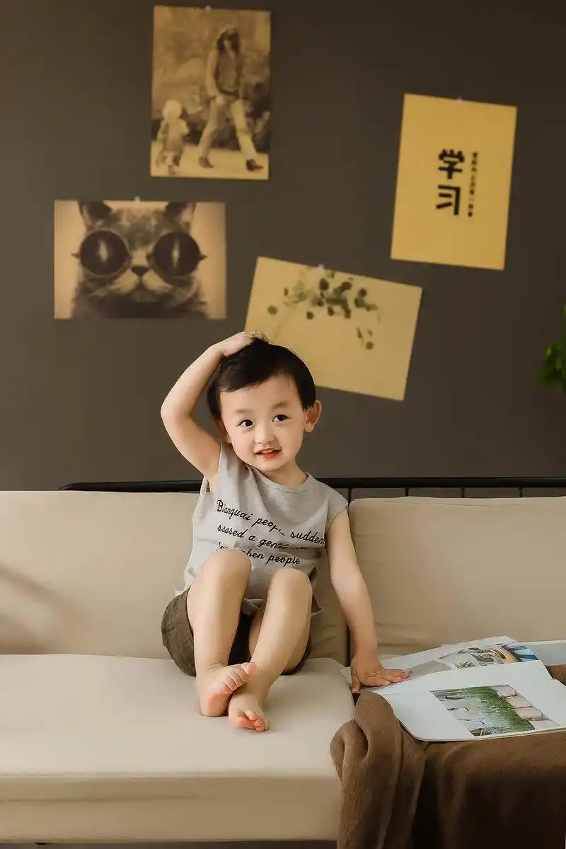 2岁小朋友这样拍,帅爆朋友圈97.居家简约风写真,你是否发现 - 抖音