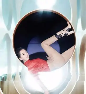 刘诗诗男人装登杂志封面后梳湿发英气逼人上线