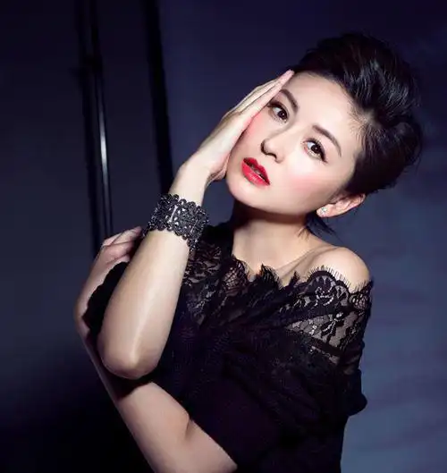 她出道至今无绯闻,土豪追她10年才肯嫁,如今37岁仍被宠成公主!