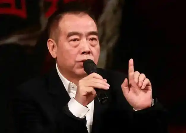 陈凯歌以其独特的艺术视角和深厚的人文关怀创造了经典作品