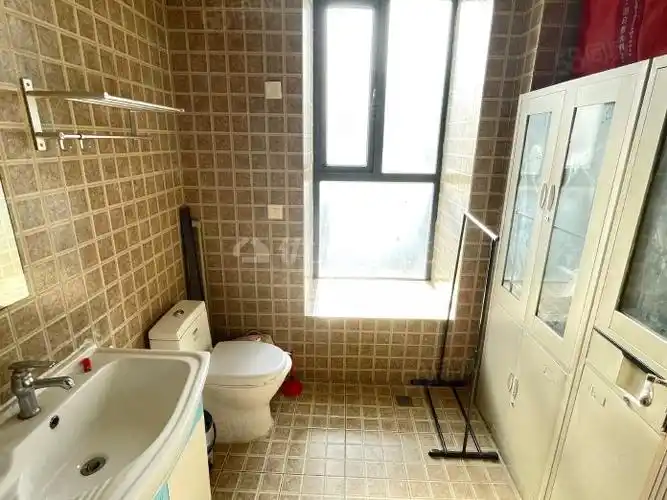 押一付三精装整租世纪城龙贤苑120平3室采光通透