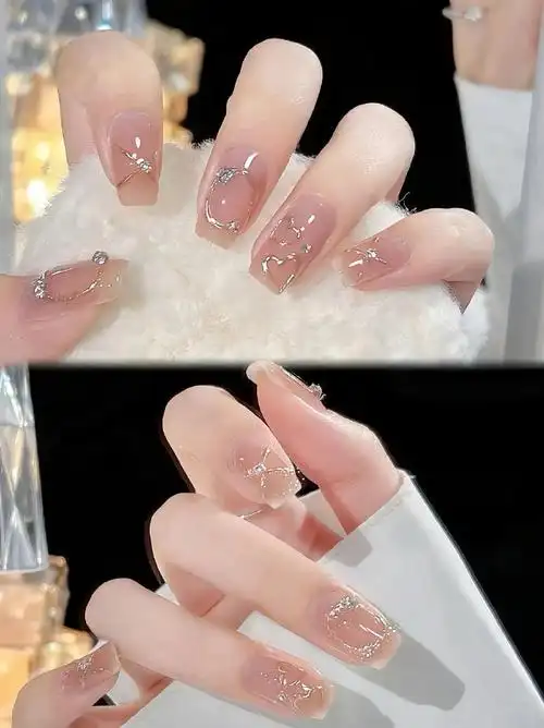 看看姐妹们很哇塞的美甲～适合夏天温柔又显白的美甲来啦!