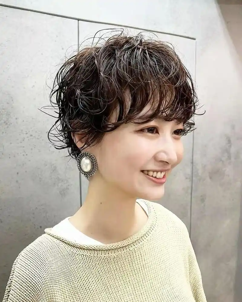 自然随意的短卷发