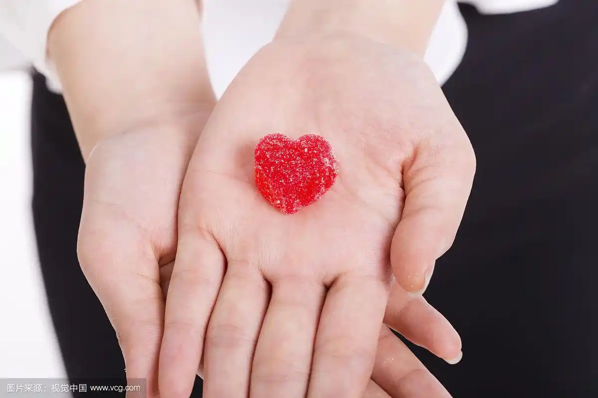 放在手心上的糖果