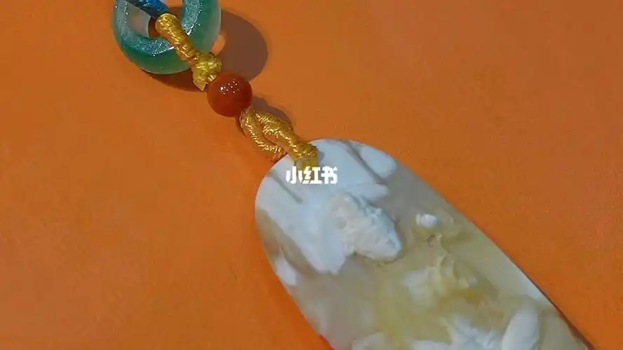 一块俏色蜜蜡渡母观音小吊坠,设计成一个书签用菩提果藕片,和925银