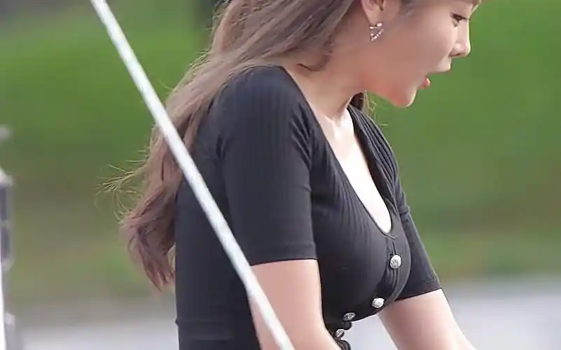 高清福利洪真英小姐姐性感饭拍