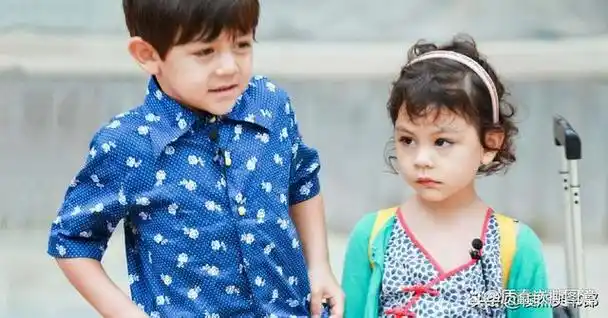 目睹刘烨儿子近照混血儿成长心酸尽显周华健竟比其子更显年轻