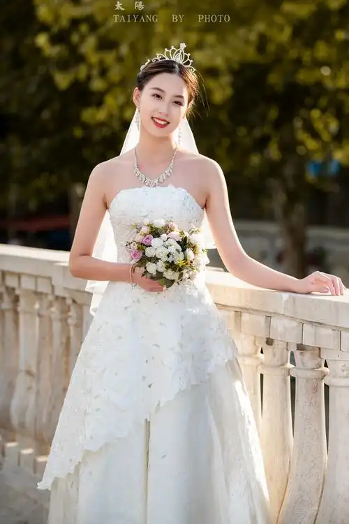 婚纱女孩