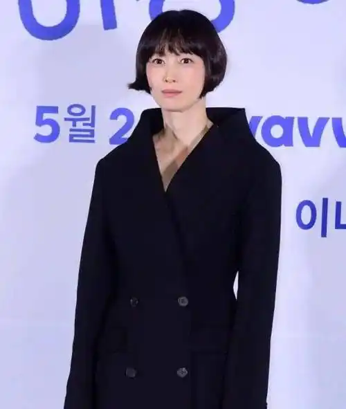 李奈映出席发布会状态佳 新剧化身语文老师 与元彬结婚超低调_作品