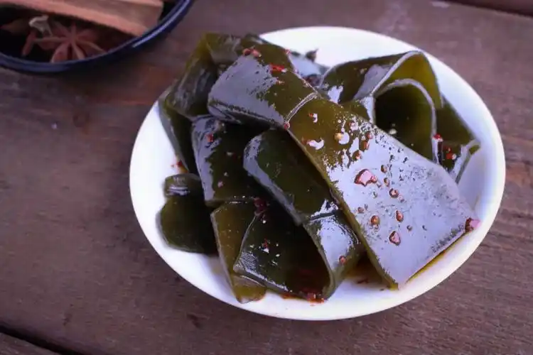 经过香料和中药材卤制的的海带,柔软,无添加,还原食物本来味.