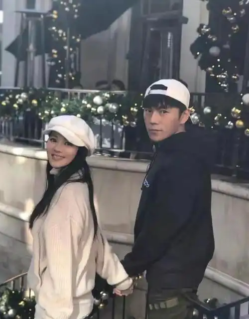 笑不活了,秦昊母亲节给伊能静转账8888,我却笑死在网友评论区|曾黎