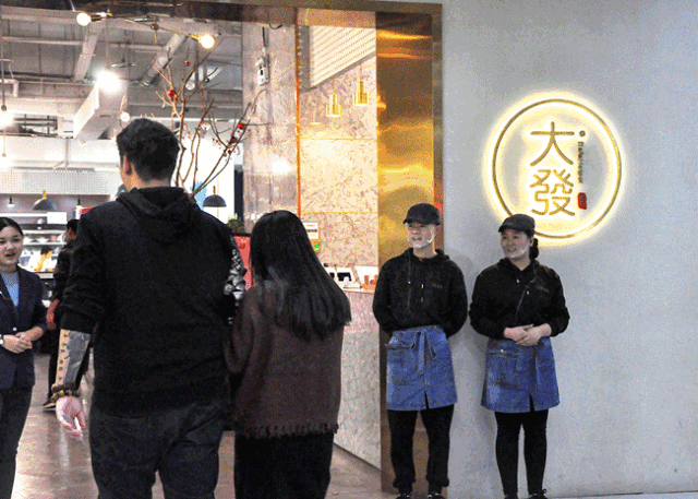 (每桌仅限一份,以最重的赠送,上不封顶)九门提督100公斤,到店消费即送