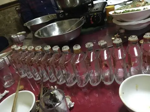 2017的聚会,我们一起喝空的酒瓶!