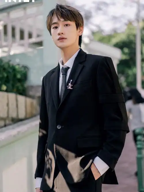 into1-刘彰 亮相tmea#腾讯音乐娱乐盛典 #,滑雪熊