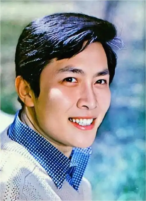 唐国强凭诸葛亮爆红前妻去世后二婚娶壮丽后如今幸福美满