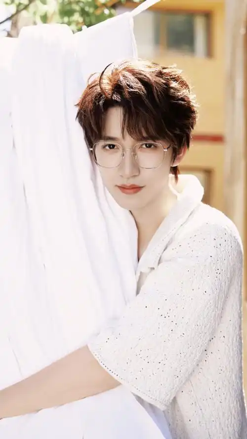 戴眼镜硬控我 浓浓的人夫感    #比耶告白贺峻霖#/#时代少年团将录hi6