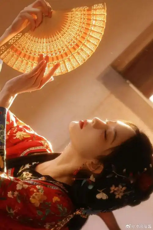 孟子义清汉女古风写真#孟子义穿上什么都是这么亮眼,不得不说,与古