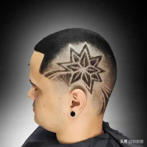 中分怎么留男生留中分两边剃不剃