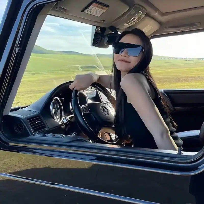 超级洒脱的美女头像