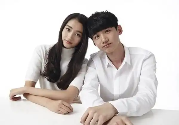 关晓彤白敬亭电影魔法触恋首合作 上演浪漫爱情戏