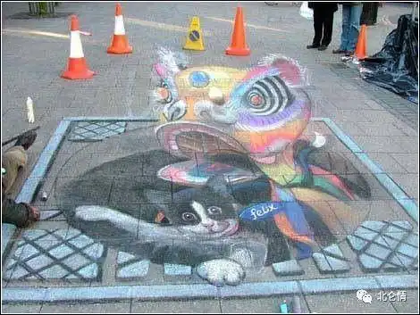 德国著名的绘画艺术家艾德加-穆勒日前在街头的马路上绘制多幅立体画