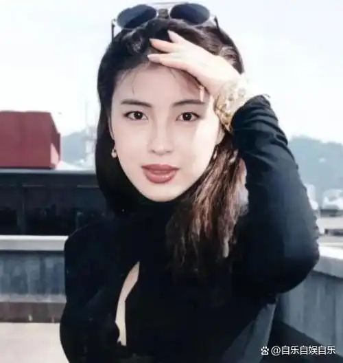 也从未换过女友;30多年来,张学友只爱一个人,那就是他的妻子罗美薇