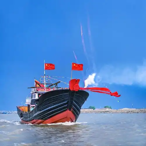 4米的大型渔船,在"大国工匠"张兴华的率领的木匠,铁匠,捻匠等30余名能