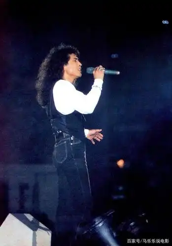 一组老照片:八九十年代的齐秦,一股乐坛旋风